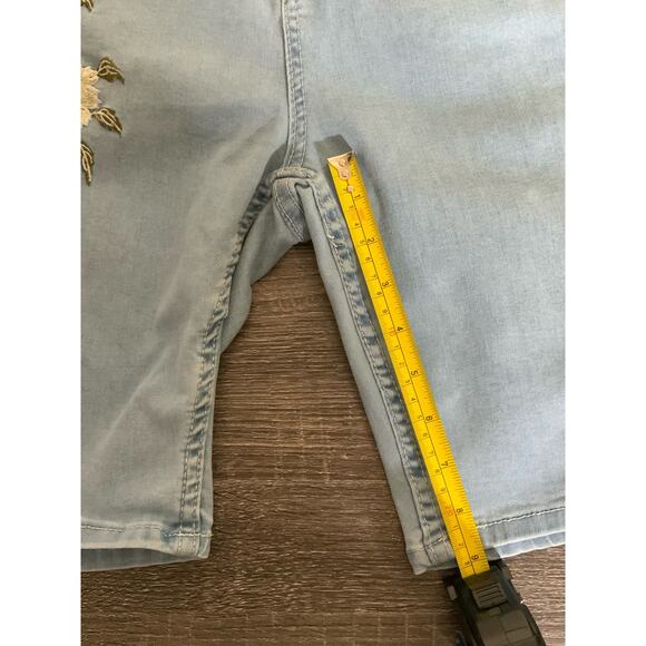 Sandpiper Petite Flowery Embroidered Shorts Size 14P - USED - Picture 7 of 10